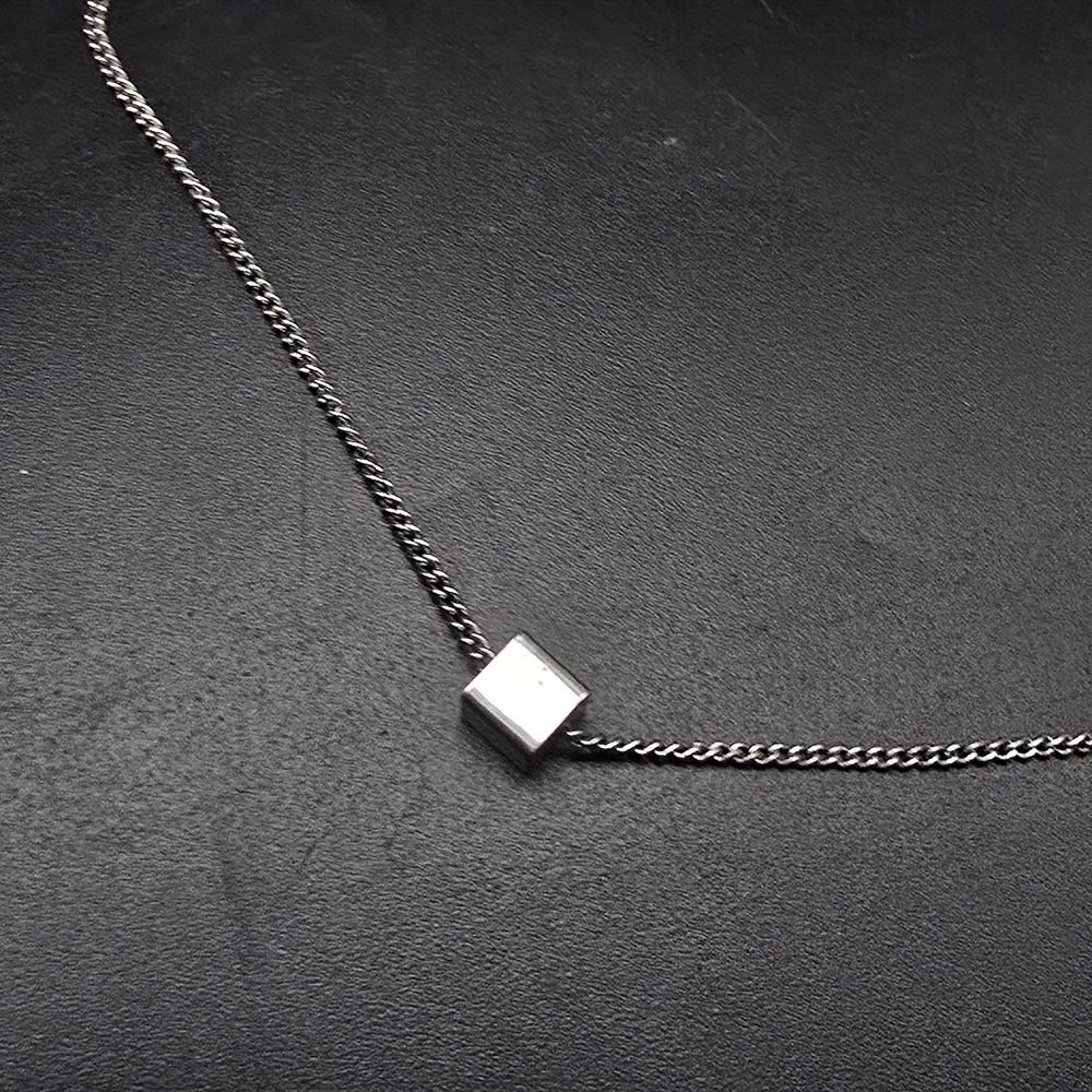 Avon 1976 Single Cube Necklace Silver Tone Vintage Costume Jewelry Dainty